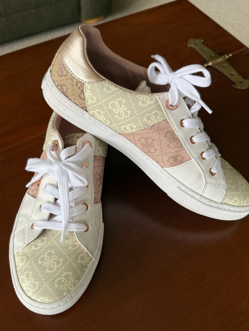 GUESS White and Rose Gold Low-Top Sneakers